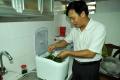 Clean vegetables with strong water jet 400 km / h