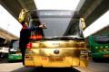 China put the bus gold-plated into operation