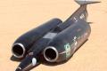 The car runs fast with a speed of 3,200km / h