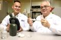 Vietnamese-origin professors who make super materials can save people from old cloths