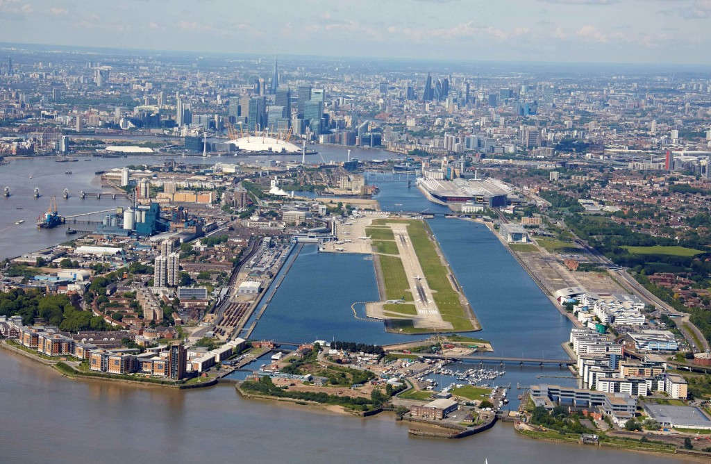 Picture 10 of 10 airports with the most beautiful landing points in the world