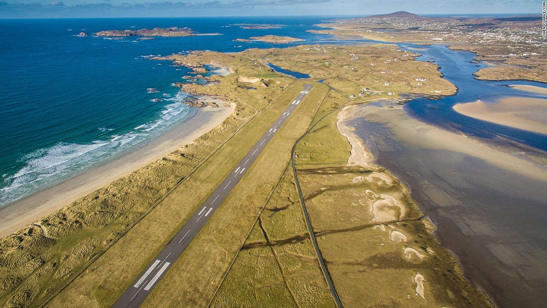 Picture 7 of 10 airports with the most beautiful landing points in the world