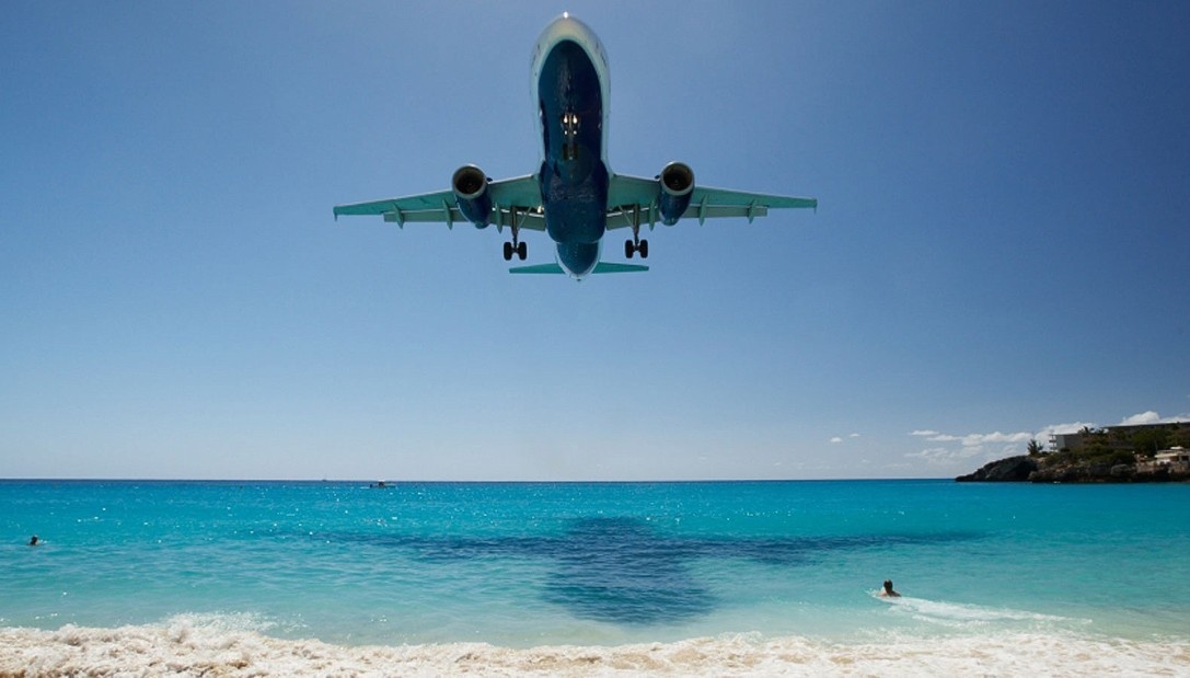 Picture 8 of 10 airports with the most beautiful landing points in the world