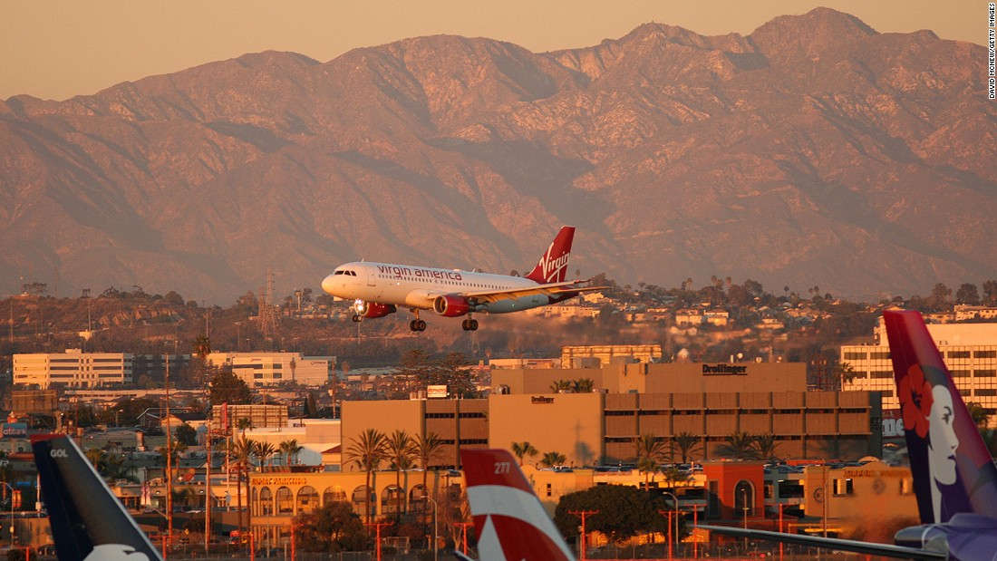 Picture 9 of 10 airports with the most beautiful landing points in the world