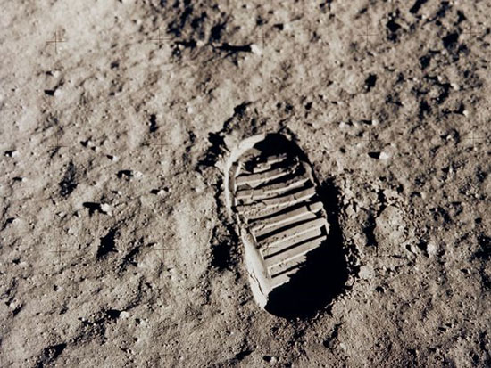 Picture 4 of 10 astronomical photos accompany the years