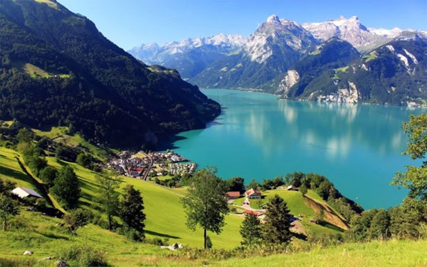 Picture 8 of 10 countries worth living in the world