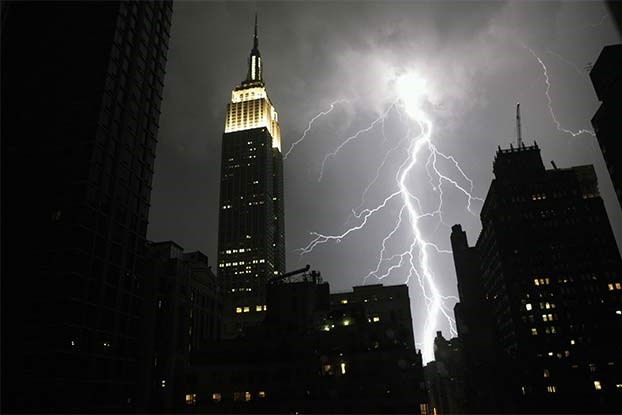 Picture 2 of 10 disastrous misconceptions about lightning