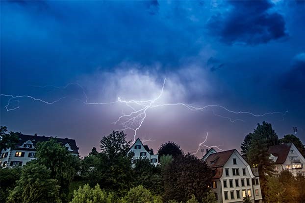 Picture 4 of 10 disastrous misconceptions about lightning