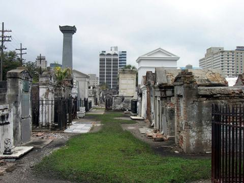 Picture 1 of 10 famous haunted cemeteries of America