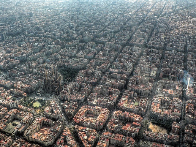 Picture 7 of 10 famous tourist cities from above