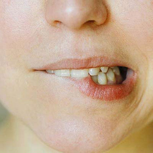 Picture 3 of 10 habits when nervousness badly affects health
