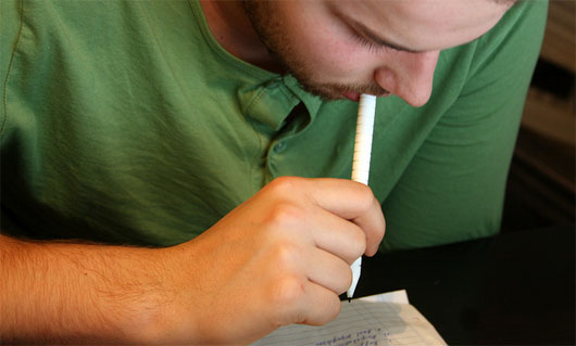 Picture 4 of 10 habits when nervousness badly affects health