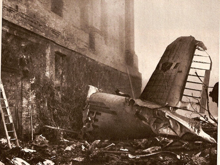 Picture 6 of 10 horrific plane accidents in sports