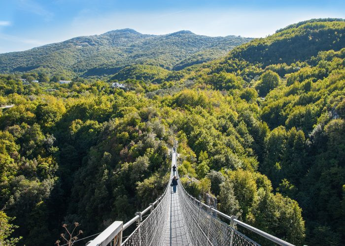 Picture 3 of 10 impressive suspension bridges in the world