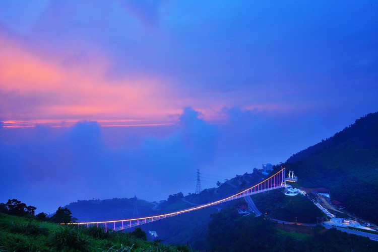 Picture 5 of 10 impressive suspension bridges in the world