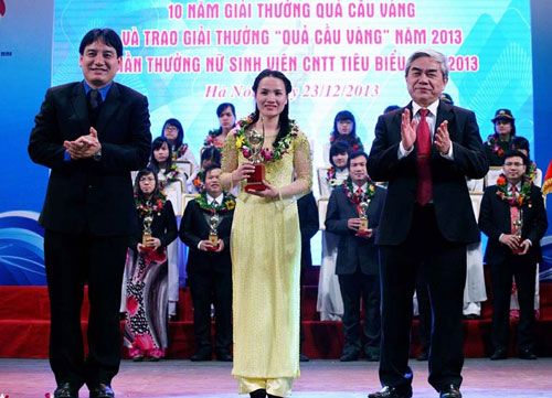 Picture 1 of 10 individuals received the 2013 Golden Globe Award