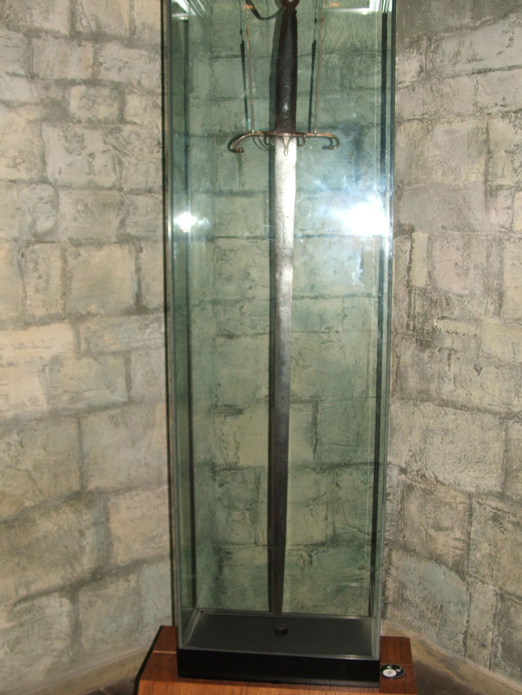 Picture 4 of 10 legendary swords in world history