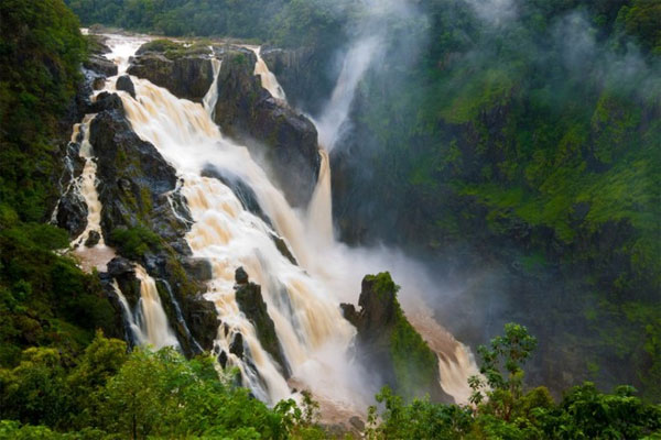 Picture 7 of 10 most majestic waterfalls on the planet