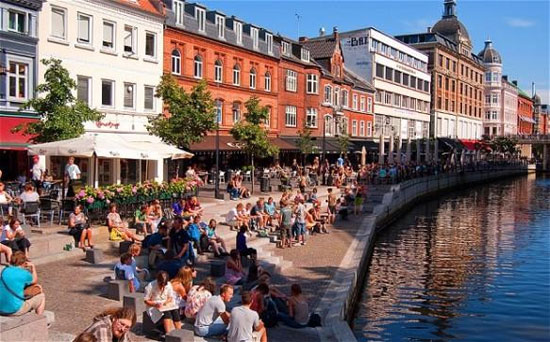 Picture 3 of 10 richest countries in the world in 2013