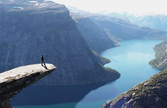 Picture 9 of 10 richest countries in the world in 2013