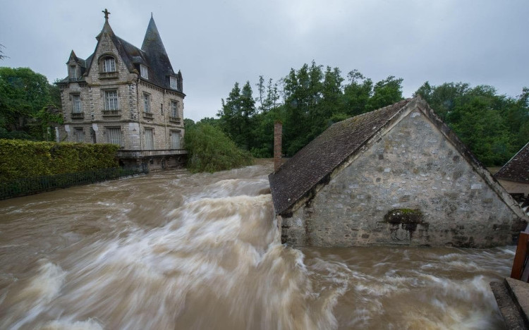 Picture 8 of 10 shocking facts about the brutality of floods
