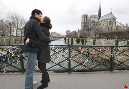 Picture 10 of 10 special traditions on Valentine's Day in the world