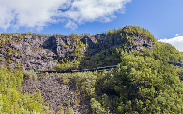 Picture 5 of 10 train trips to challenge visitors' courage