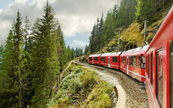 Picture 8 of 10 train trips to challenge visitors' courage