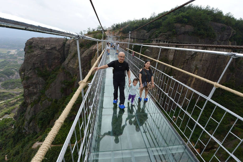 Picture 9 of 10 world famous glass bridges