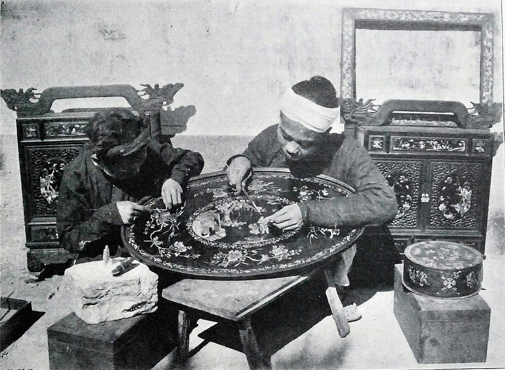 Picture 11 of 100 years ago, what Vietnamese people did for a living?