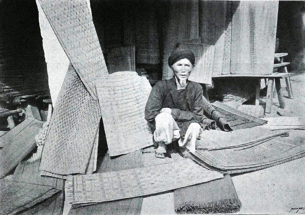 Picture 7 of 100 years ago, what Vietnamese people did for a living?
