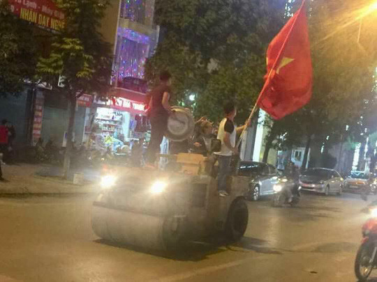 Picture 11 of 1,001 Vietnamese cheering style U23