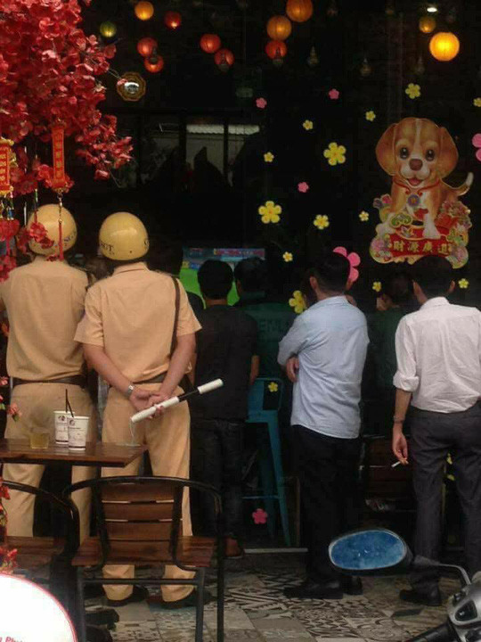Picture 2 of 1,001 Vietnamese cheering style U23