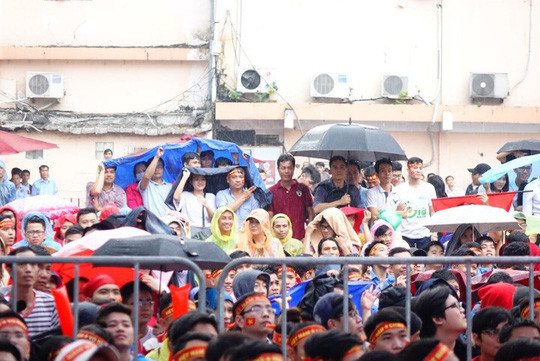 Picture 7 of 1,001 Vietnamese cheering style U23