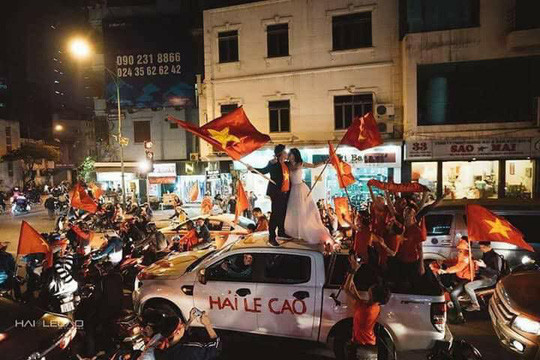 Picture 8 of 1,001 Vietnamese cheering style U23