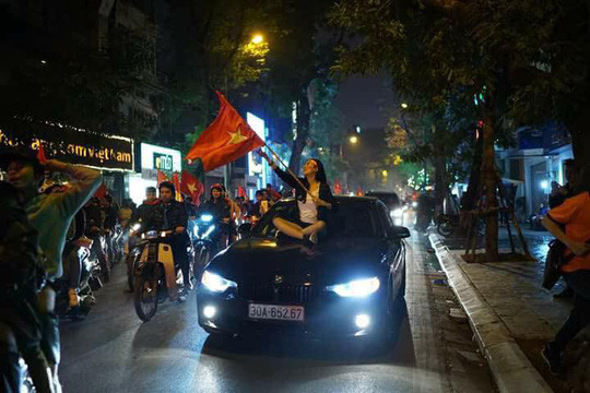 Picture 9 of 1,001 Vietnamese cheering style U23