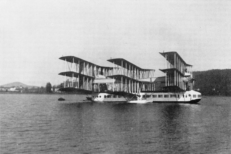 Picture 4 of 11 kinds of bizarre planes ever appeared on Earth