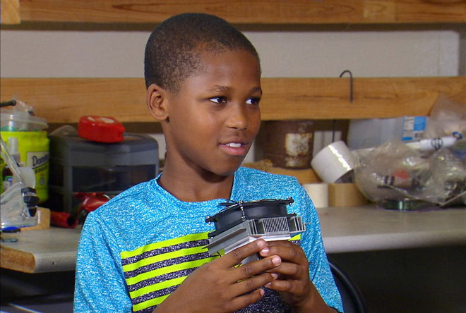 Picture 1 of 11-year-old boy invented a device to detect abandoned children in the car