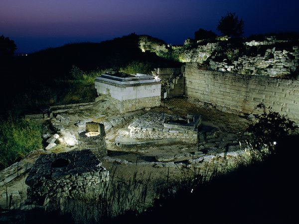 Picture 4 of 12 famous ancient cities have disappeared