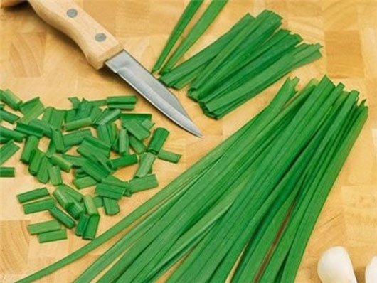 Picture 2 of 12 reasons to eat chives