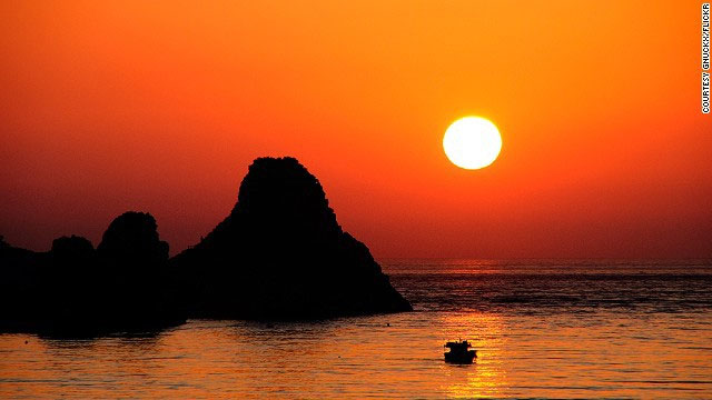 Picture 5 of 12 views of the most beautiful sunset on the planet