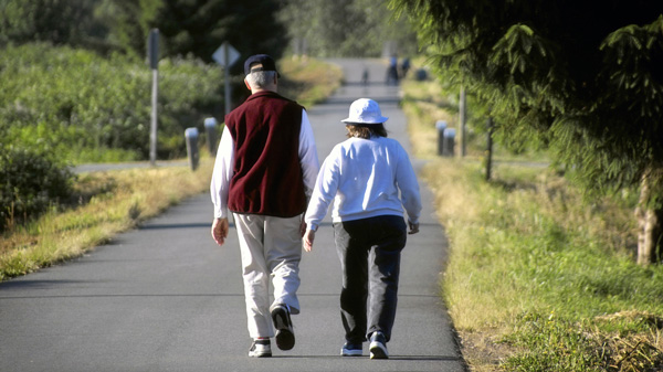 Picture 1 of 12 walking tips for people with knee pain