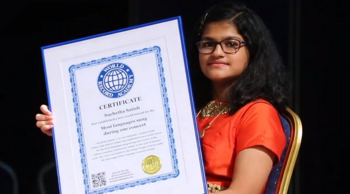 Picture 4 of 12-year-old girl set a Guinness record to sing 102 languages ​​over 6 hours, including Vietnamese