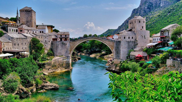 Picture 10 of 13 beautiful fairy-like bridges worth admiring around the world