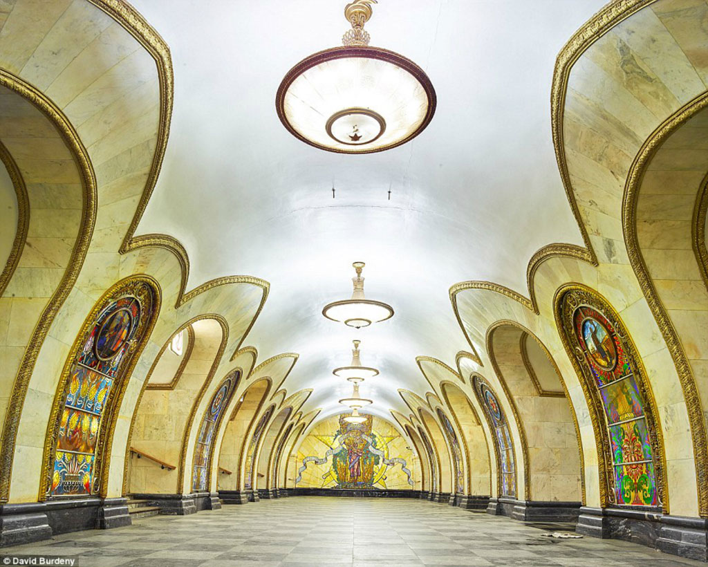 Picture 10 of 13 splendid train stations like the palace in Russia