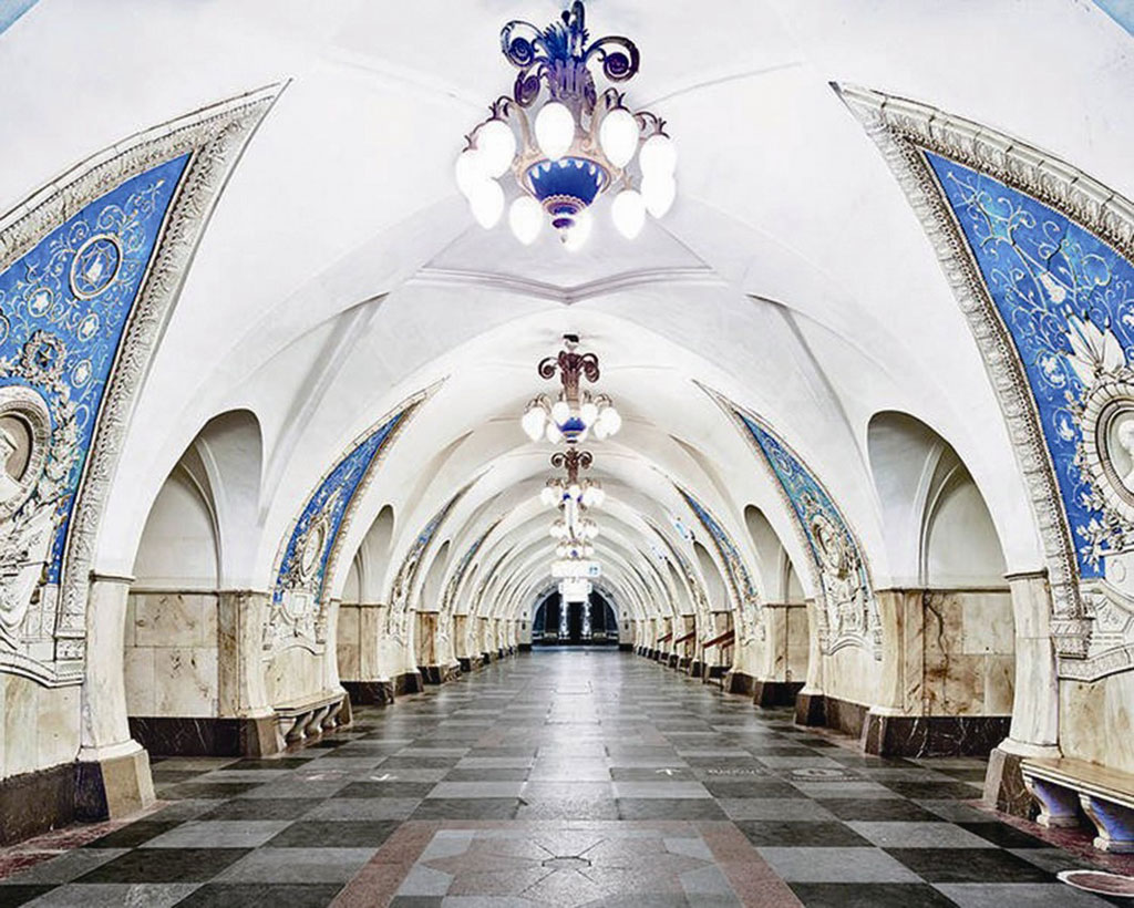 Picture 12 of 13 splendid train stations like the palace in Russia