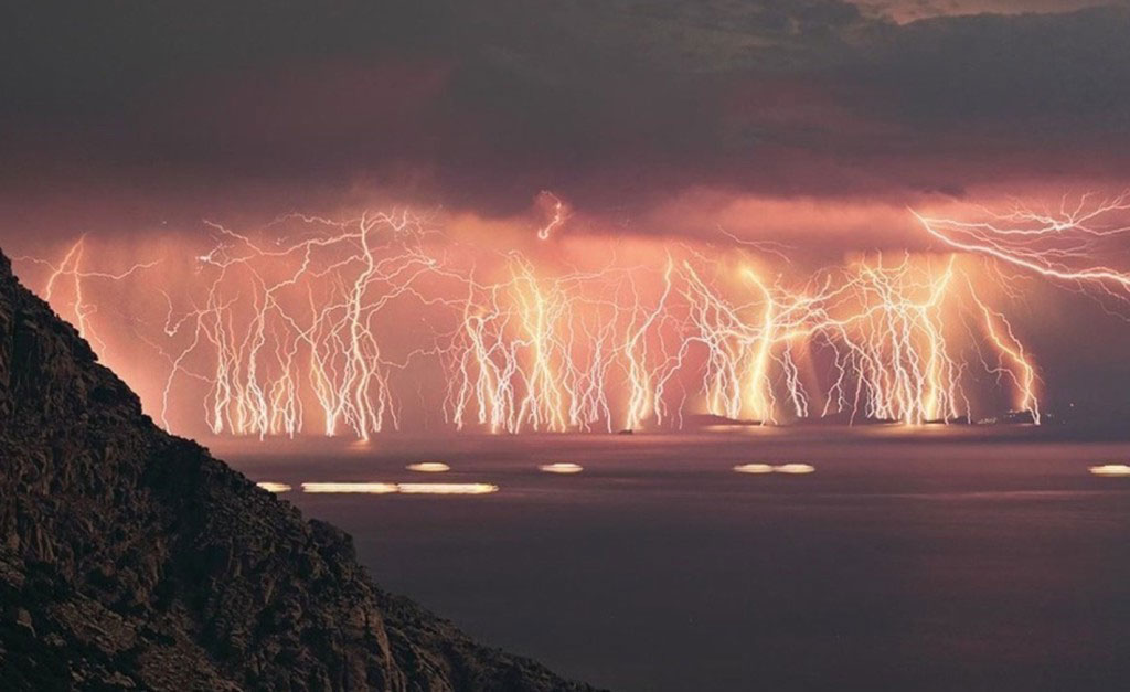 Picture 7 of 14 incredible phenomena have been happening in the life around you that amaze you