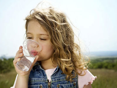Picture 1 of 14 reasons for you to drink lots of water