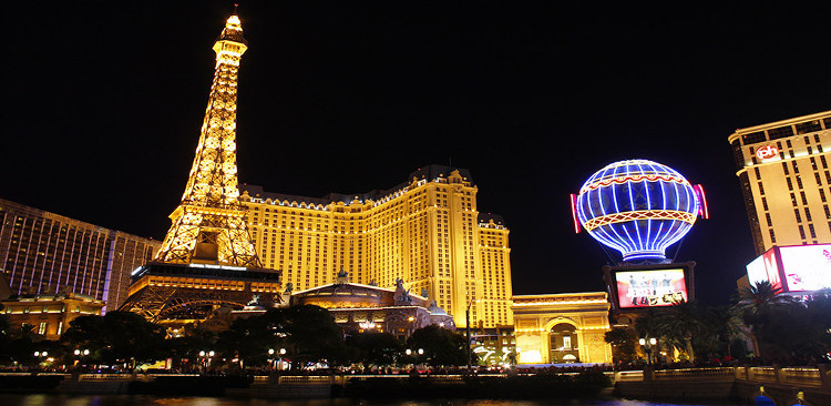Picture 15 of 15 interesting secrets about the Eiffel Tower