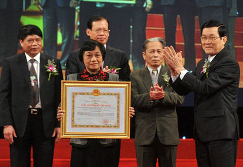 Picture 1 of 16 works won the 'Nobel Prize in science of Vietnam'